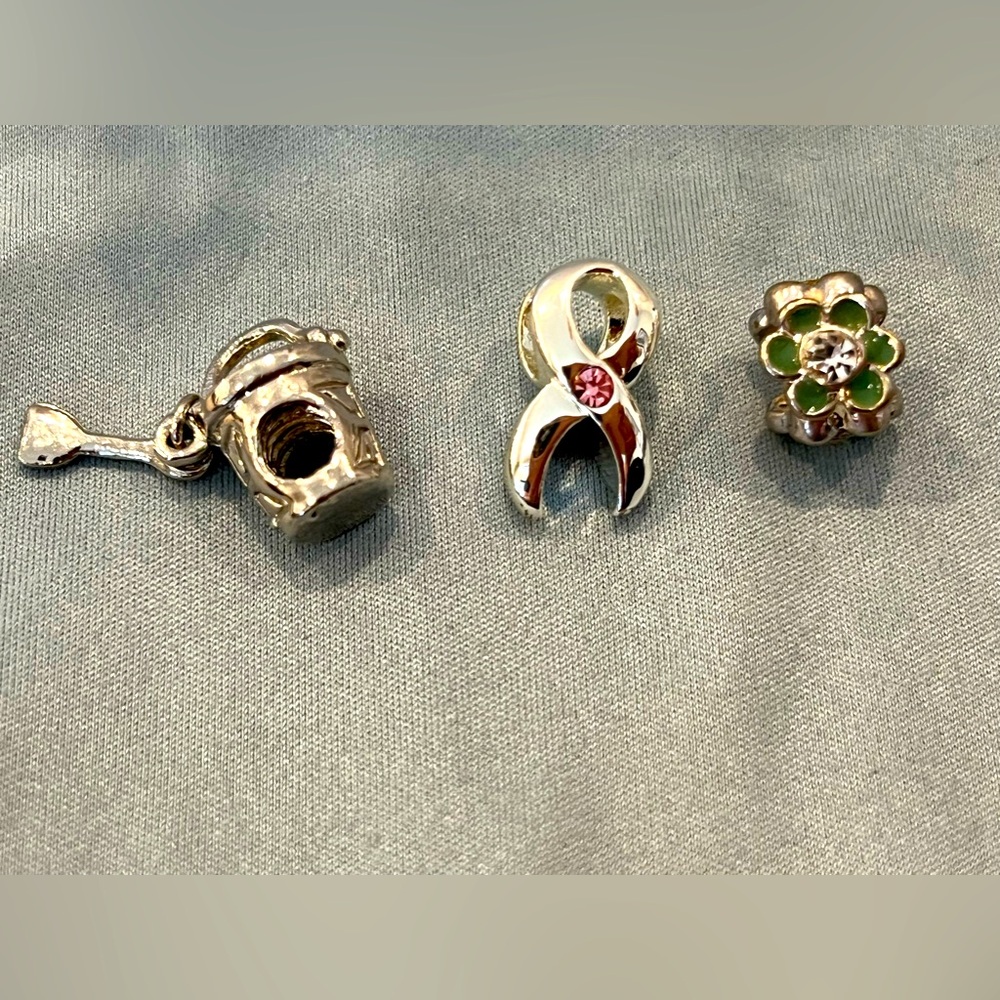 Charms - sand bucket, pink ribbon and green flower